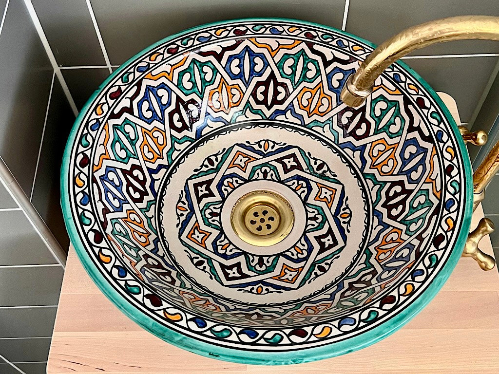 Detail van het handbeschilderde patroon van waskom Cádiz Sterkrans – 39 cm