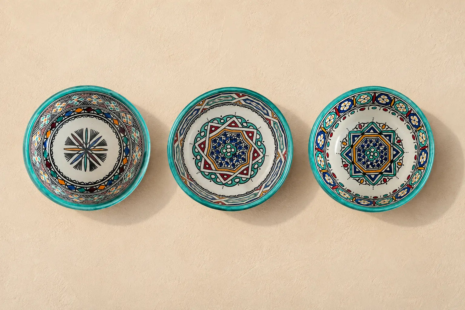 Collectie handgemaakte Marokkaanse saladeschalen van circa 20 cm