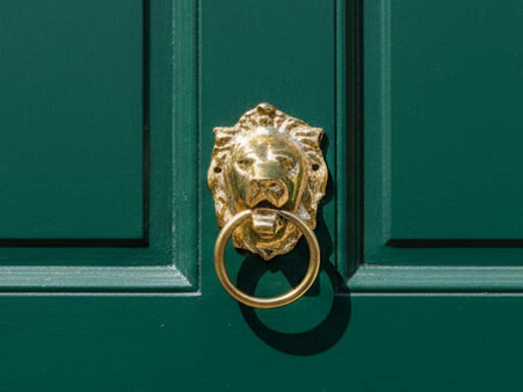 Messing leeuwhoofd deurklopper handgemaakt van massief messing uit Marokko