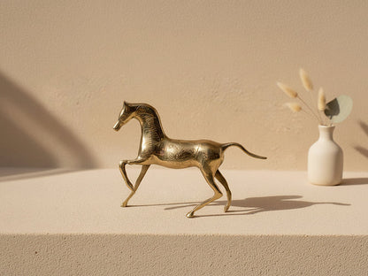 Handgemaakt messing paardenbeeld met handgravure uit Marokko