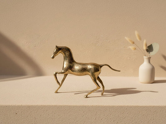 Handgemaakt messing paardenbeeld met handgravure uit Marokko