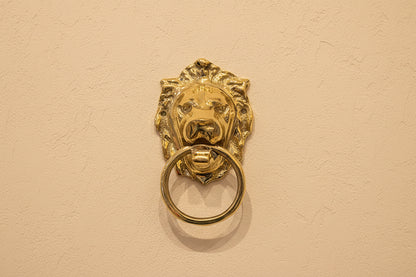 Handgegraveerde messing deurklopper met leeuwhoofd design voor voordeur