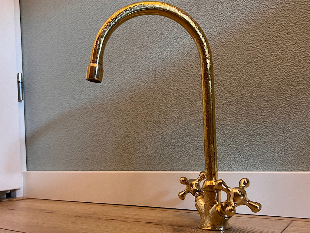 Koperen kraan goud