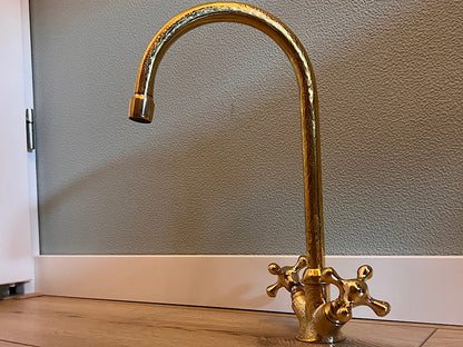 Koperen kraan goud